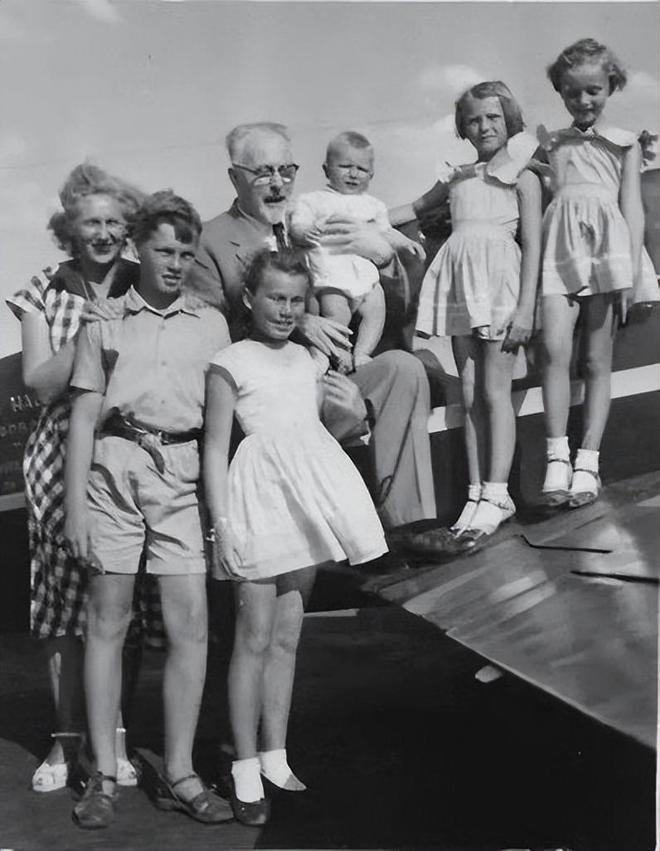 马斯克外公才是狠人！1952年驾驶着自己组装的飞机飞了2万英里(图8)