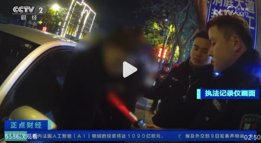 驾驶证不是没带那是线岁男孩偷开父亲轿车带朋友兜风(图1)