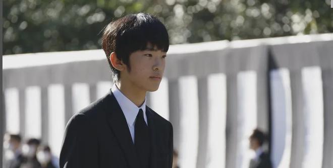 日本皇子读大学住300㎡宿舍还要警车开道、坐直升机上学？日网友又要炸了…(图9)