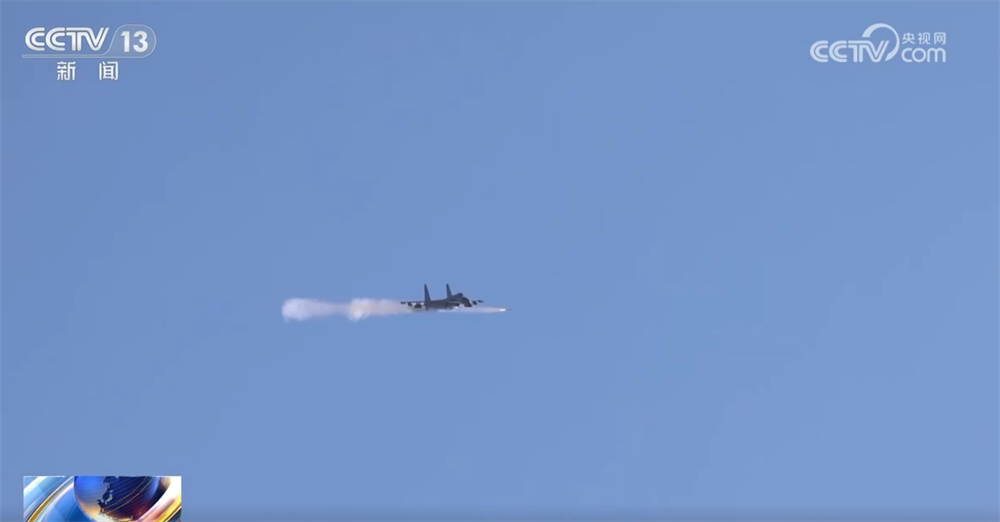 12载劈波斩浪12载奋飞逐梦 海军舰载航空兵部队成就“舰”指深蓝壮美航迹(图5)