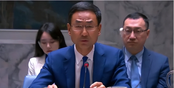 英军舰越过台海解放军正面接招(图7)