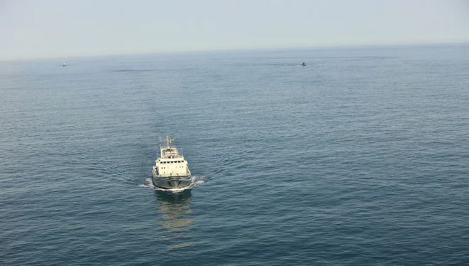 冷战场景重现但菜鸡互啄版：皇家海军海空兵力联合跟踪俄军潜艇(图3)