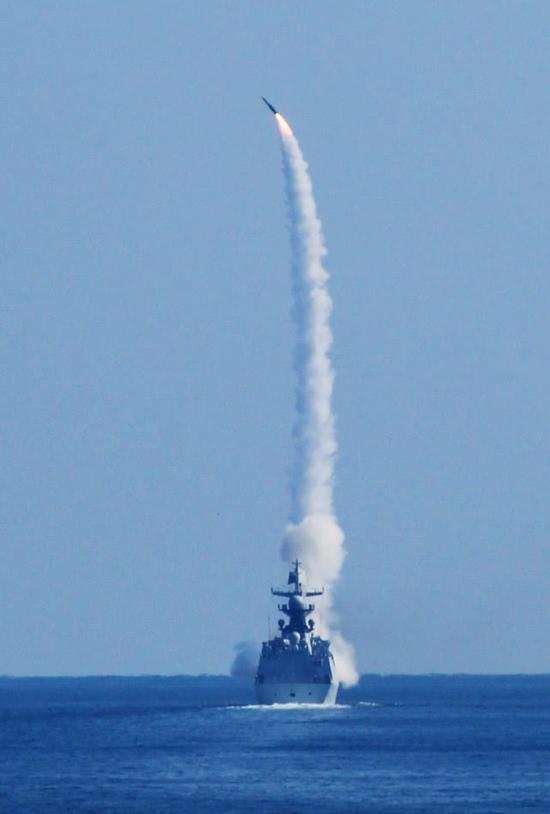 新批次054A型护卫舰：装100毫米“馒头炮”能起降直-20F直升机(图6)