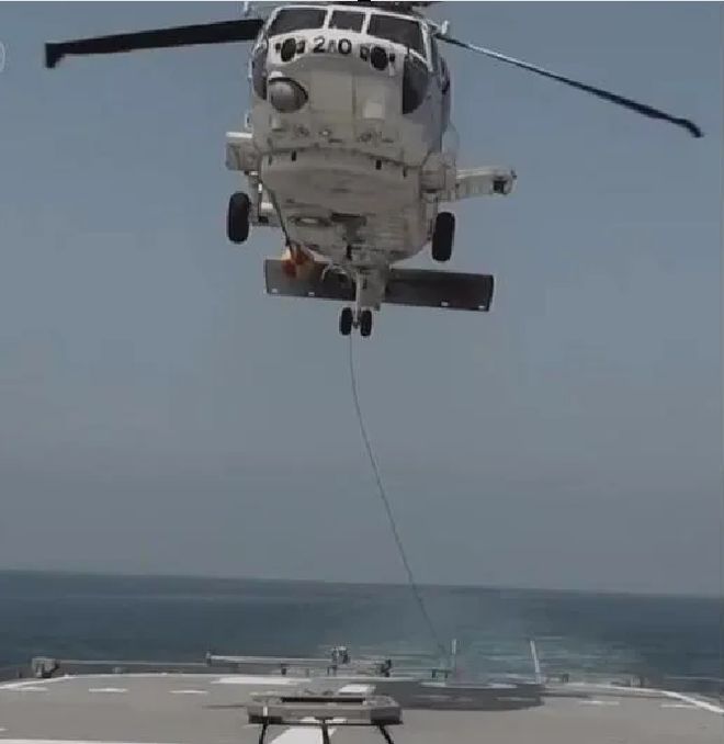 新批次054A型护卫舰：装100毫米“馒头炮”能起降直-20F直升机(图4)