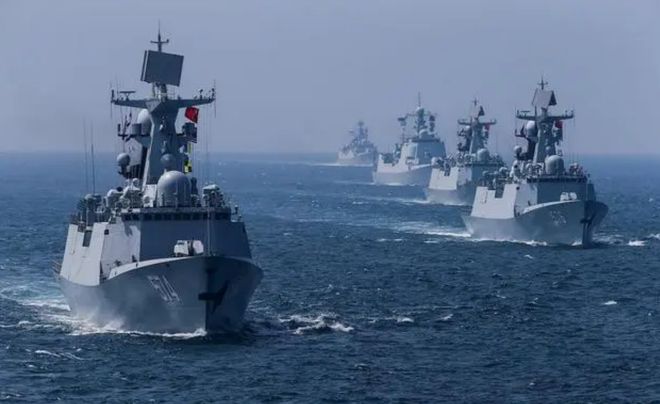 新批次054A型护卫舰：装100毫米“馒头炮”能起降直-20F直升机(图1)