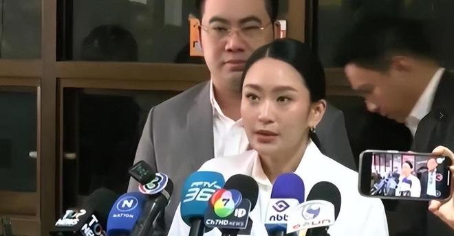 10万人连夜逃难！佩通坦含泪热泪号令泰军洪森喊停也来不及了(图3)