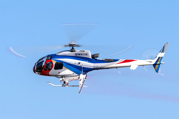 我国自主研发的吨级以上电动垂直起降航空器首次实现远海石油平台物资运输飞行(图1)