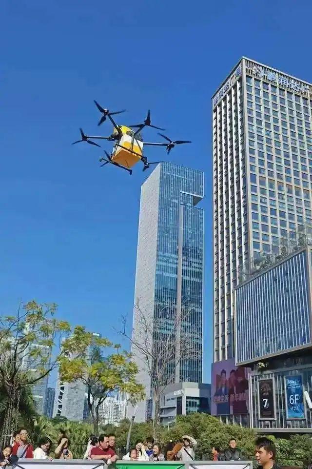 深圳机器人警察火了！陪大爷聊半小时大爷：比我儿子还听话(图8)