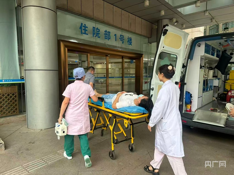 多方联动与时间赛跑 直升机跨海救援东澳岛孕妇(图1)