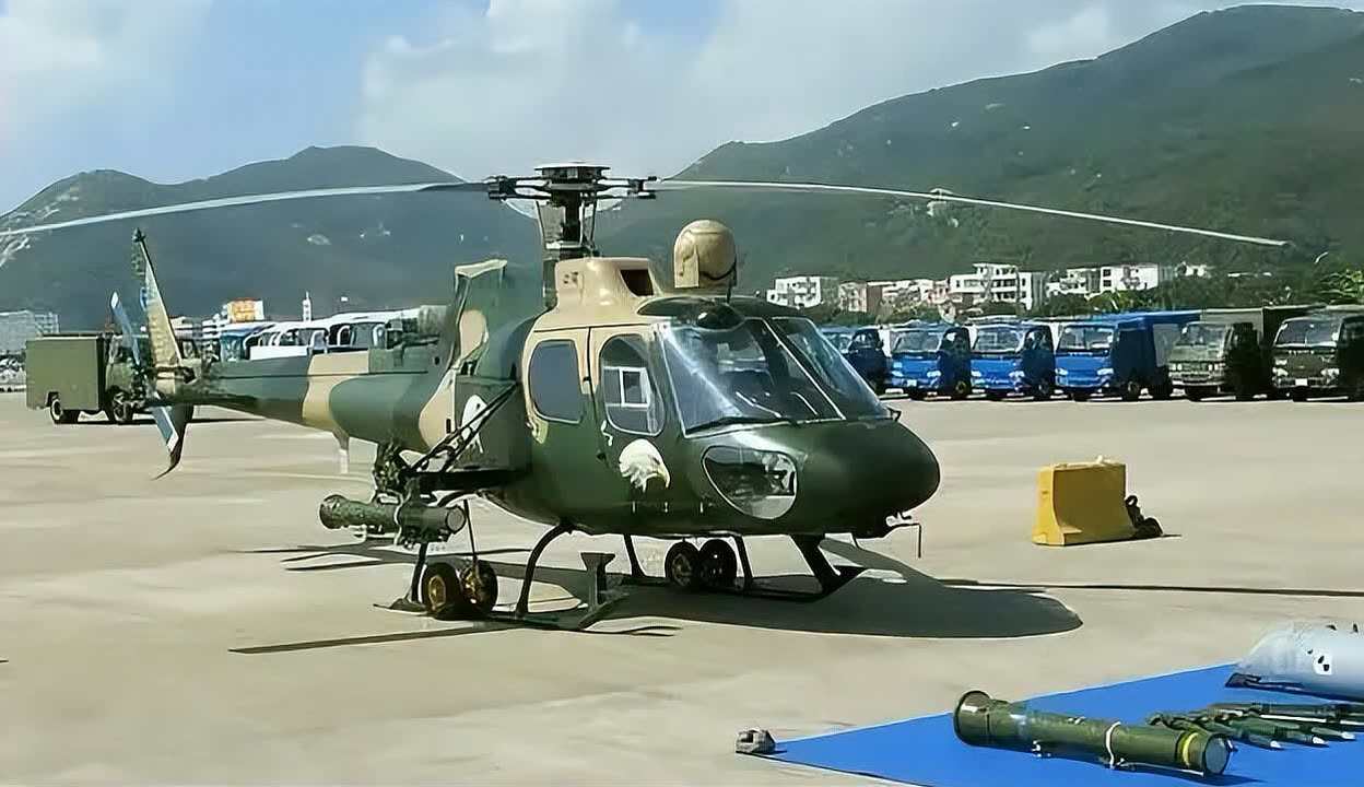 辽宁一处山体发生火灾现场升起巨大烟柱直升机就近取水空中灭火应急管理局：山火已扑灭无人员伤亡(图1)