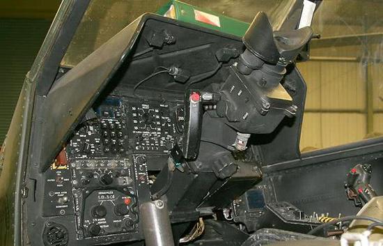GJB1471-1992军用直升机座舱几何尺寸(图1)